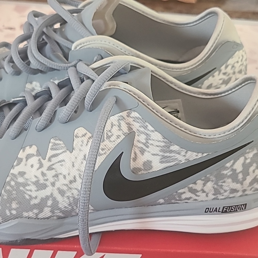 Women's shoes size 10